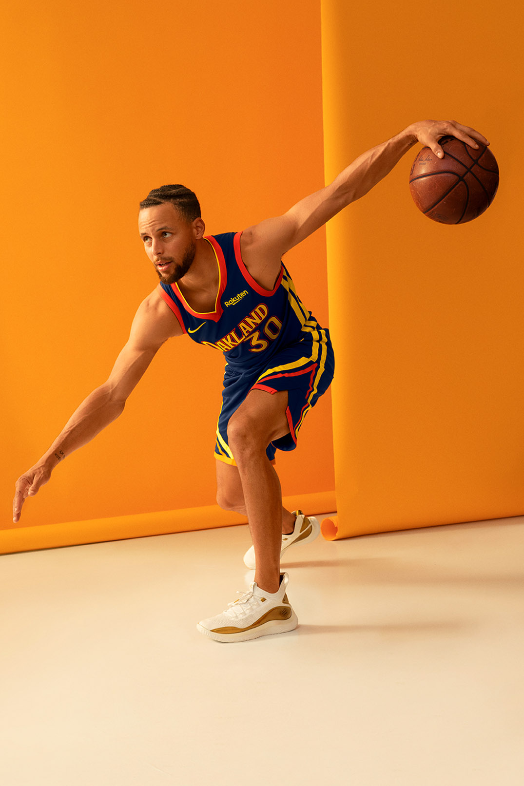 Golden State Warriors unveil 'Oakland Forever' jerseys honoring 'We  Believe' team - ABC7 San Francisco